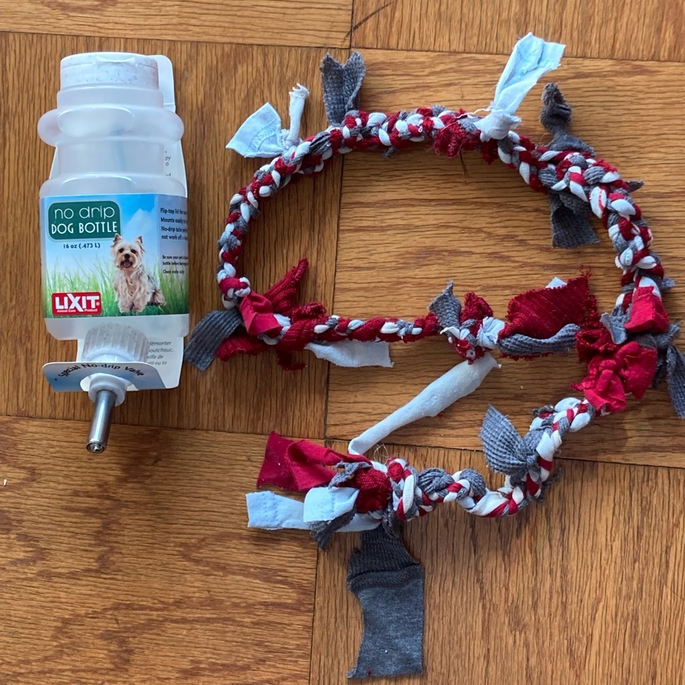 Host Pick 🔥🔥🔥🔥🔥
No Drip Dog Bottle 16 oz plus handmade dog pull🐶🐶
Host Pick🔥🔥🔥🔥